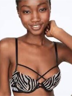 PINK Victoria's Secret
Pink date night Zebra lace
Push-up bra